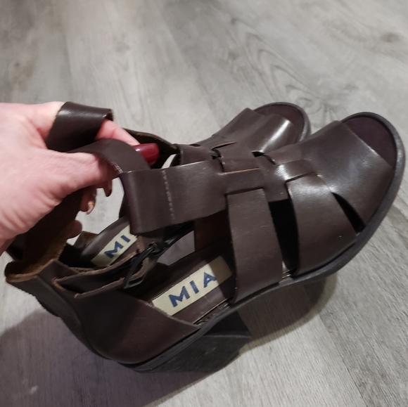 MIA brown leather open toe block heel sandals - Picture 16 of 16